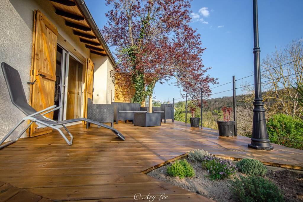 Gite Du Mont Plaisir Chouvigny Exterior foto